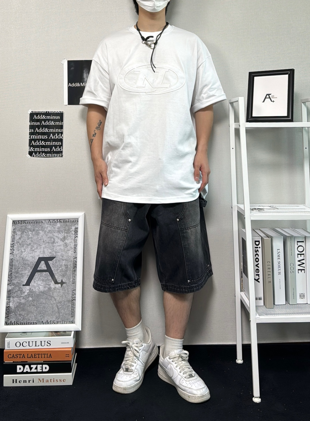 반팔 티셔츠 모델 착용 이미지-S47L75