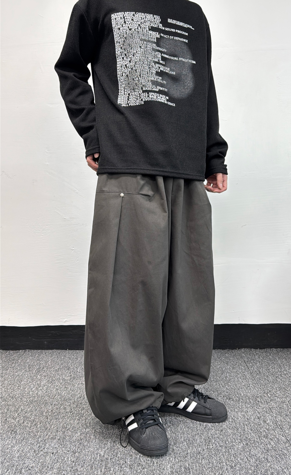 바지 모델 착용 이미지-S25L22