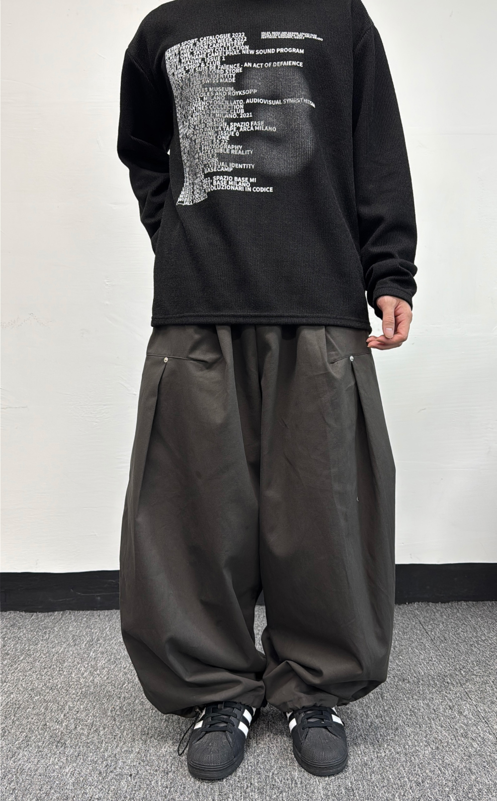 바지 모델 착용 이미지-S25L16