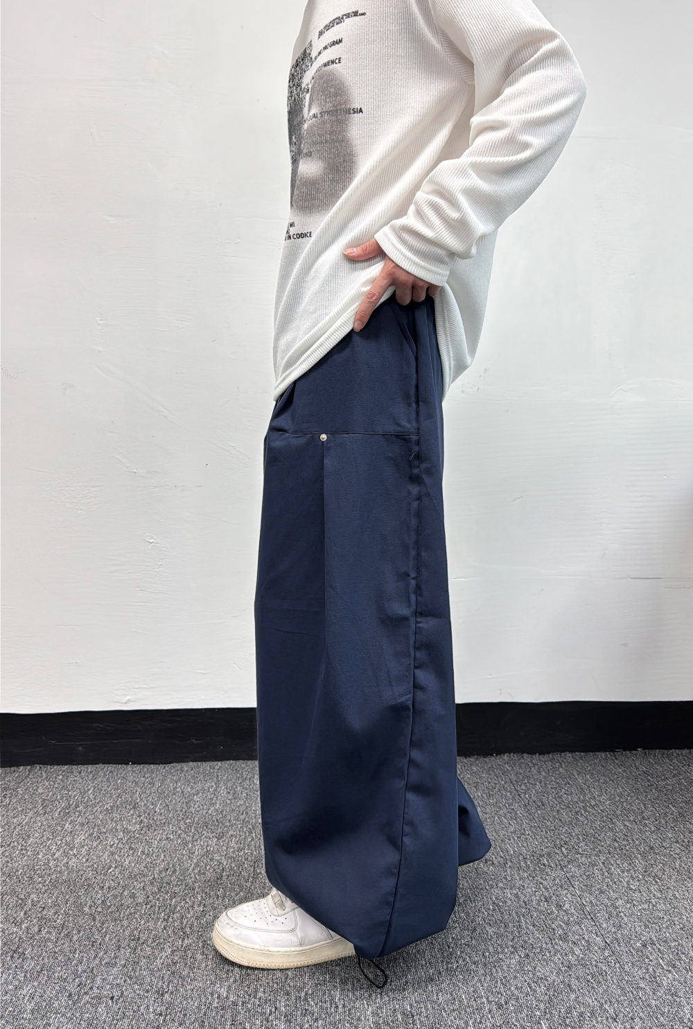 바지 모델 착용 이미지-S25L26