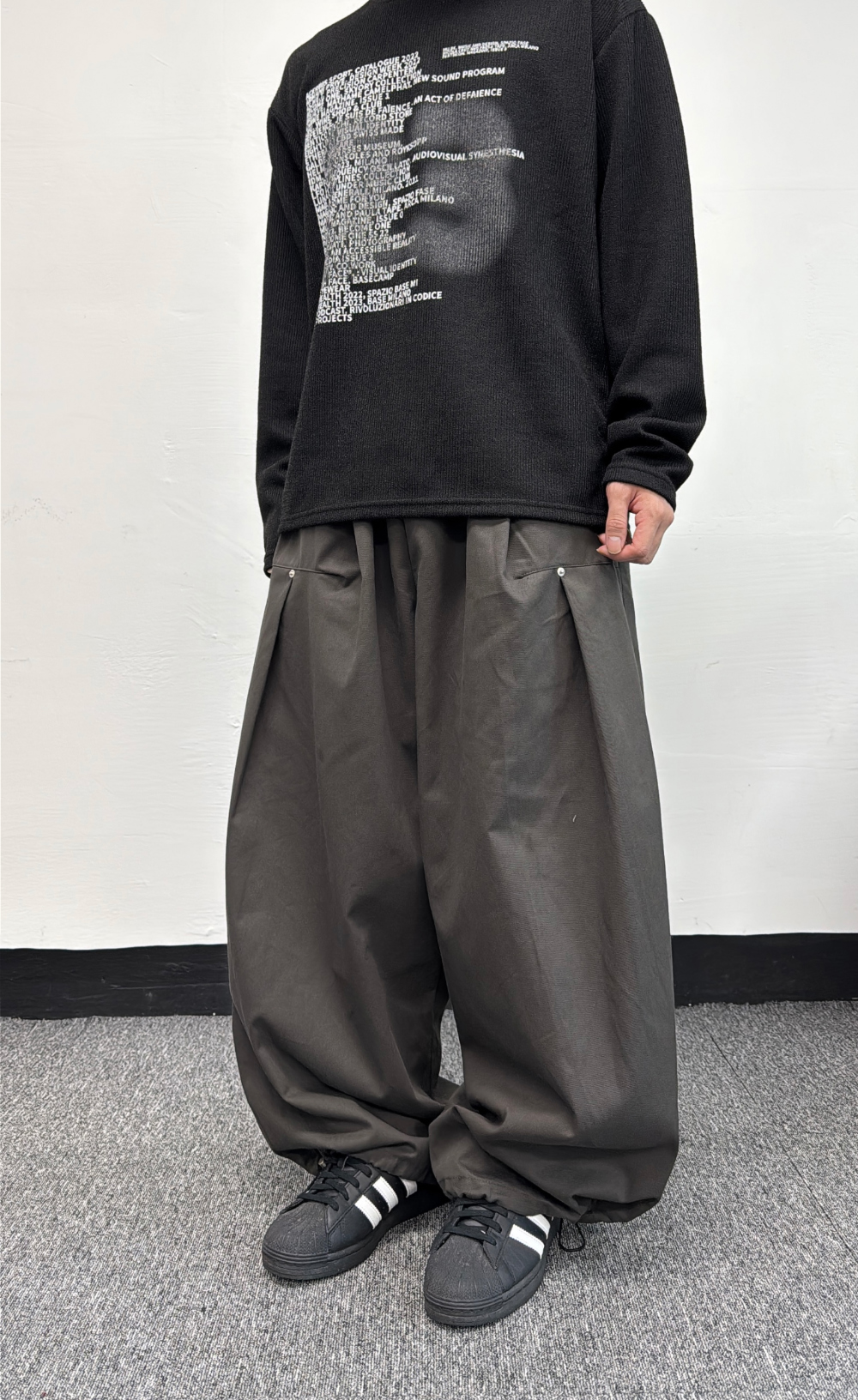 바지 모델 착용 이미지-S25L18