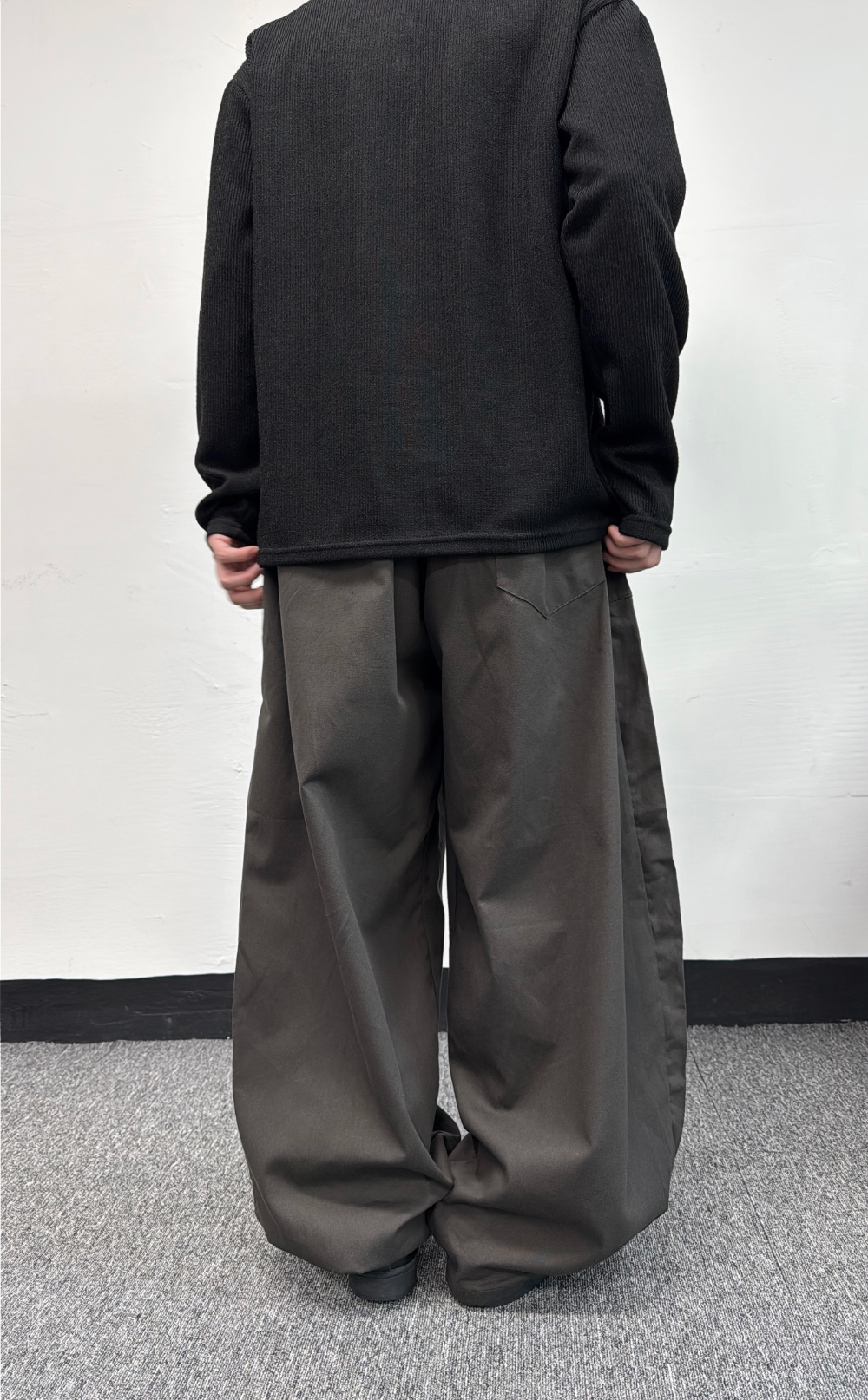 바지 모델 착용 이미지-S25L21