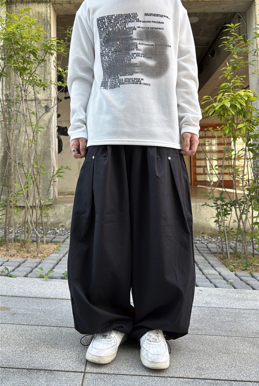 바지 모델 착용 이미지-S25L10