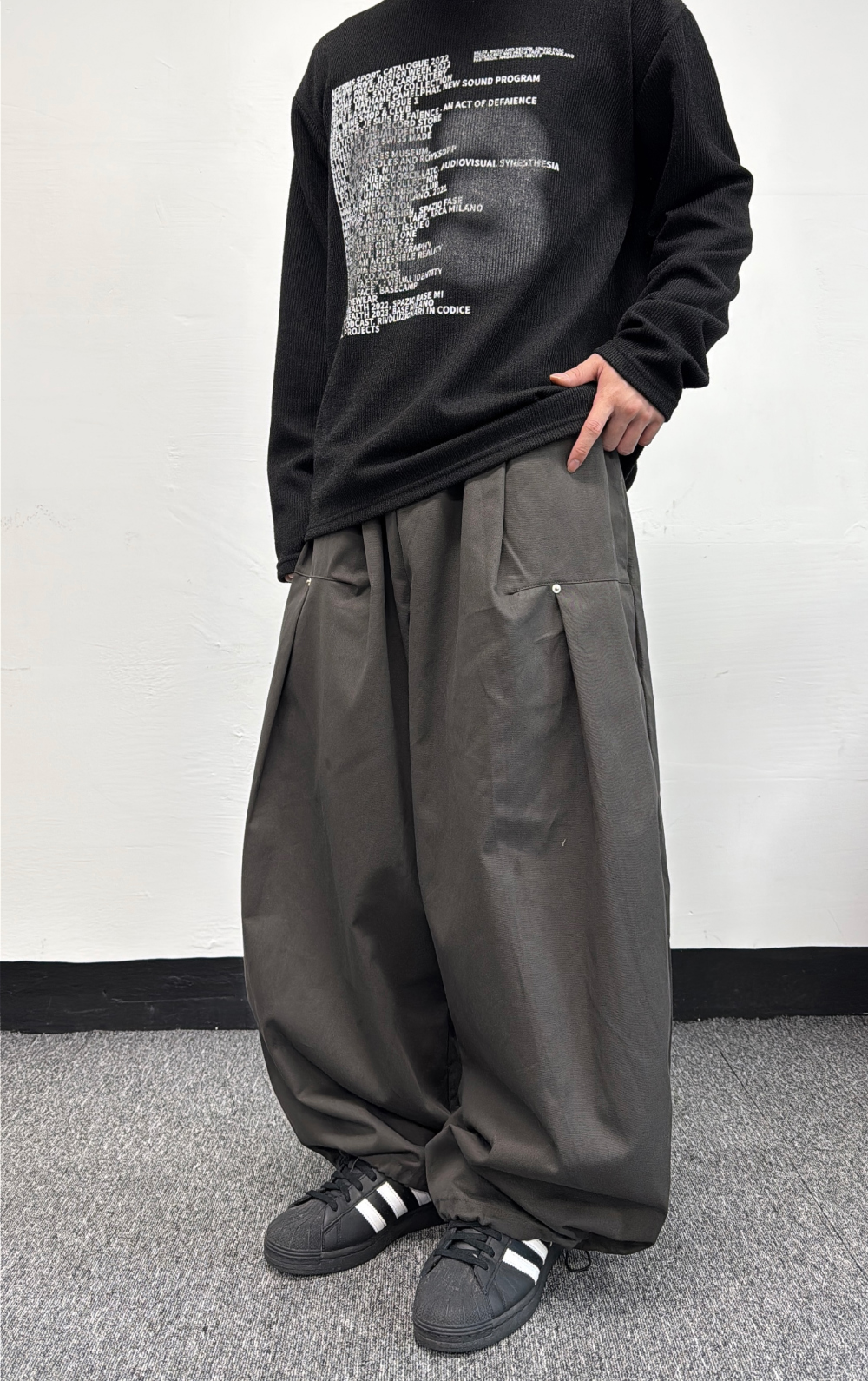 바지 모델 착용 이미지-S25L19