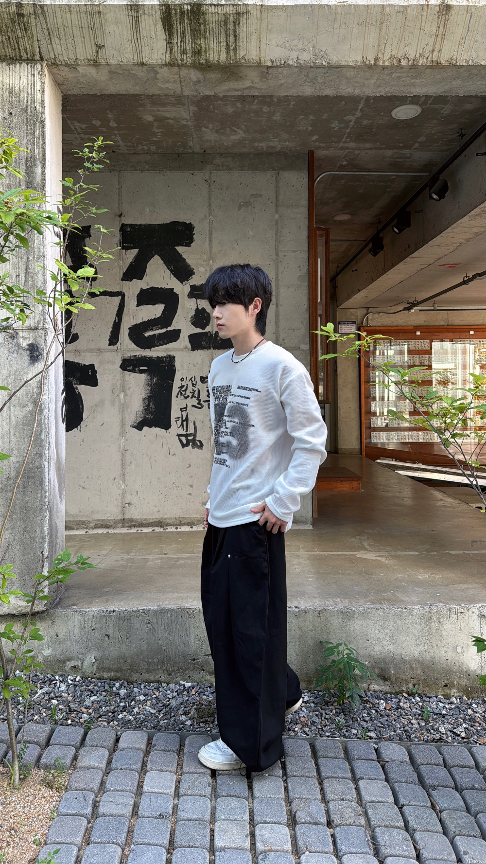 바지 모델 착용 이미지-S25L7