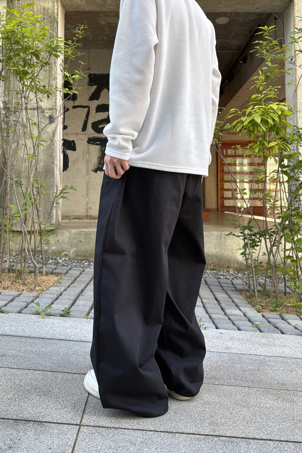 바지 모델 착용 이미지-S25L12