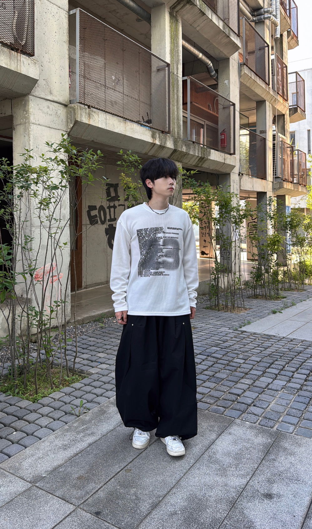 바지 모델 착용 이미지-S25L3