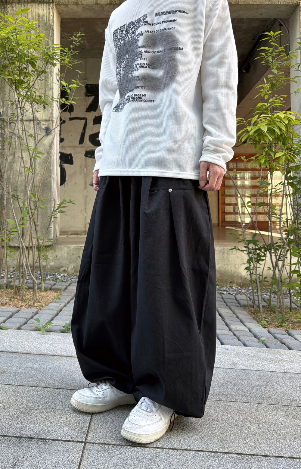 바지 모델 착용 이미지-S25L13