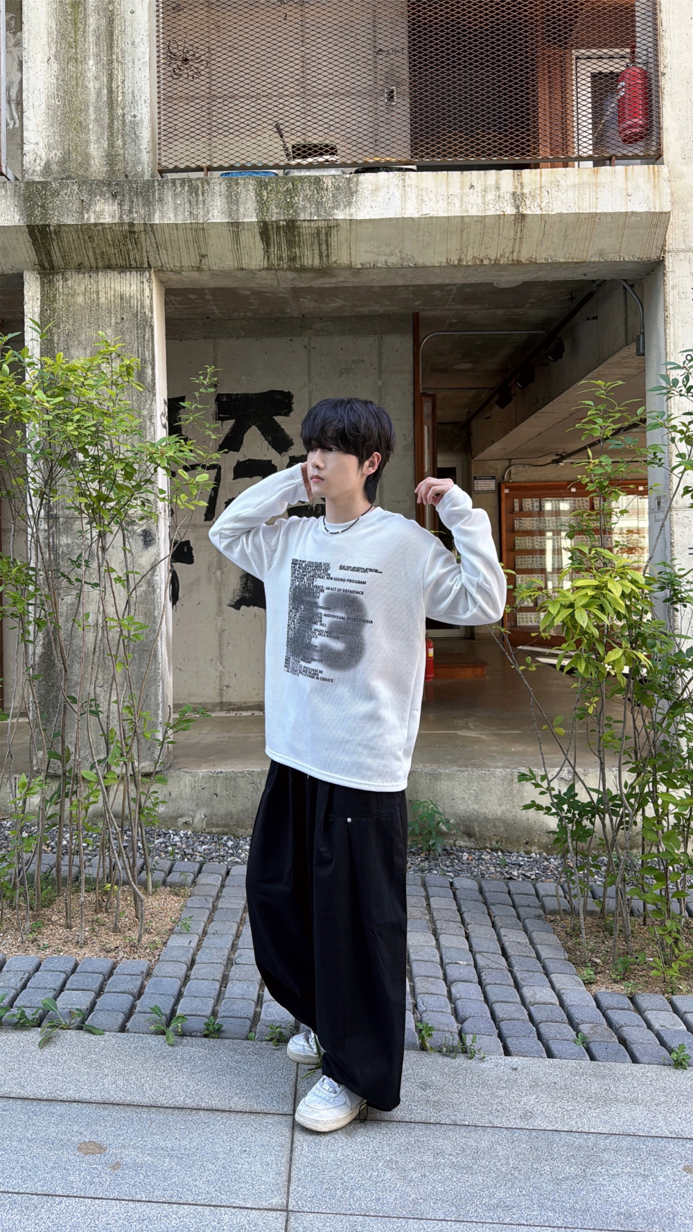 바지 모델 착용 이미지-S25L4