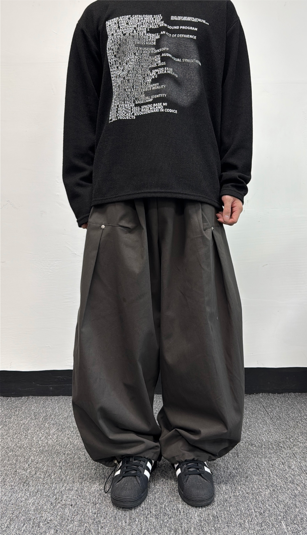 바지 모델 착용 이미지-S25L17