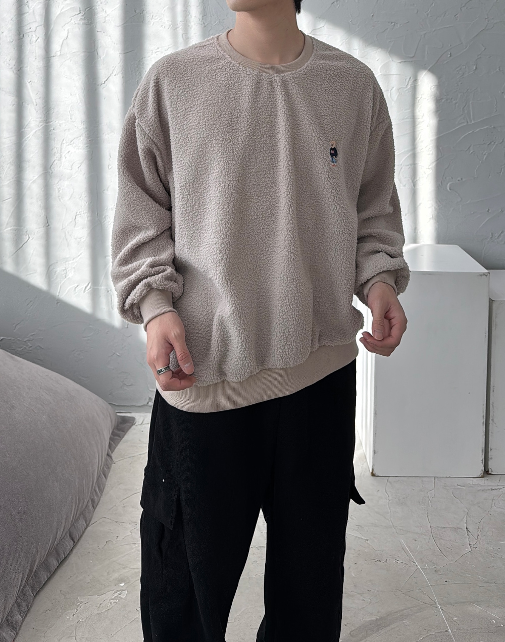 긴팔 티셔츠 모델 착용 이미지-S37L43