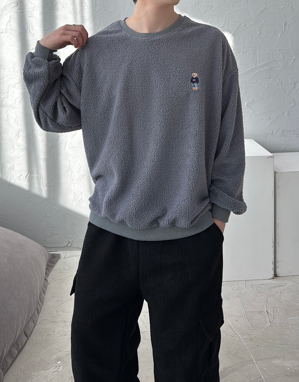 긴팔 티셔츠 모델 착용 이미지-S37L46