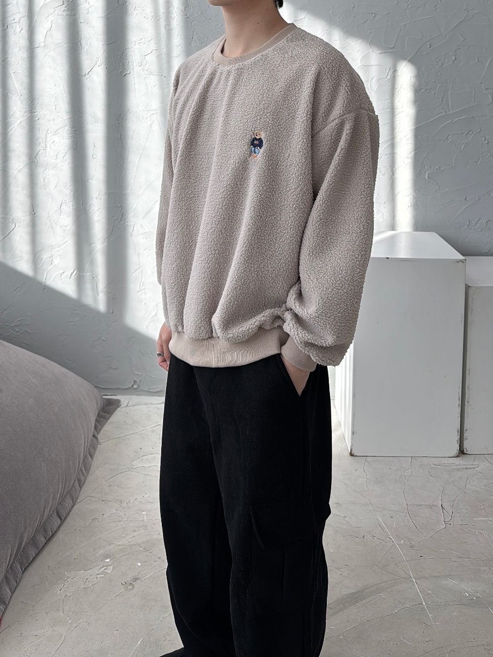 긴팔 티셔츠 모델 착용 이미지-S37L41