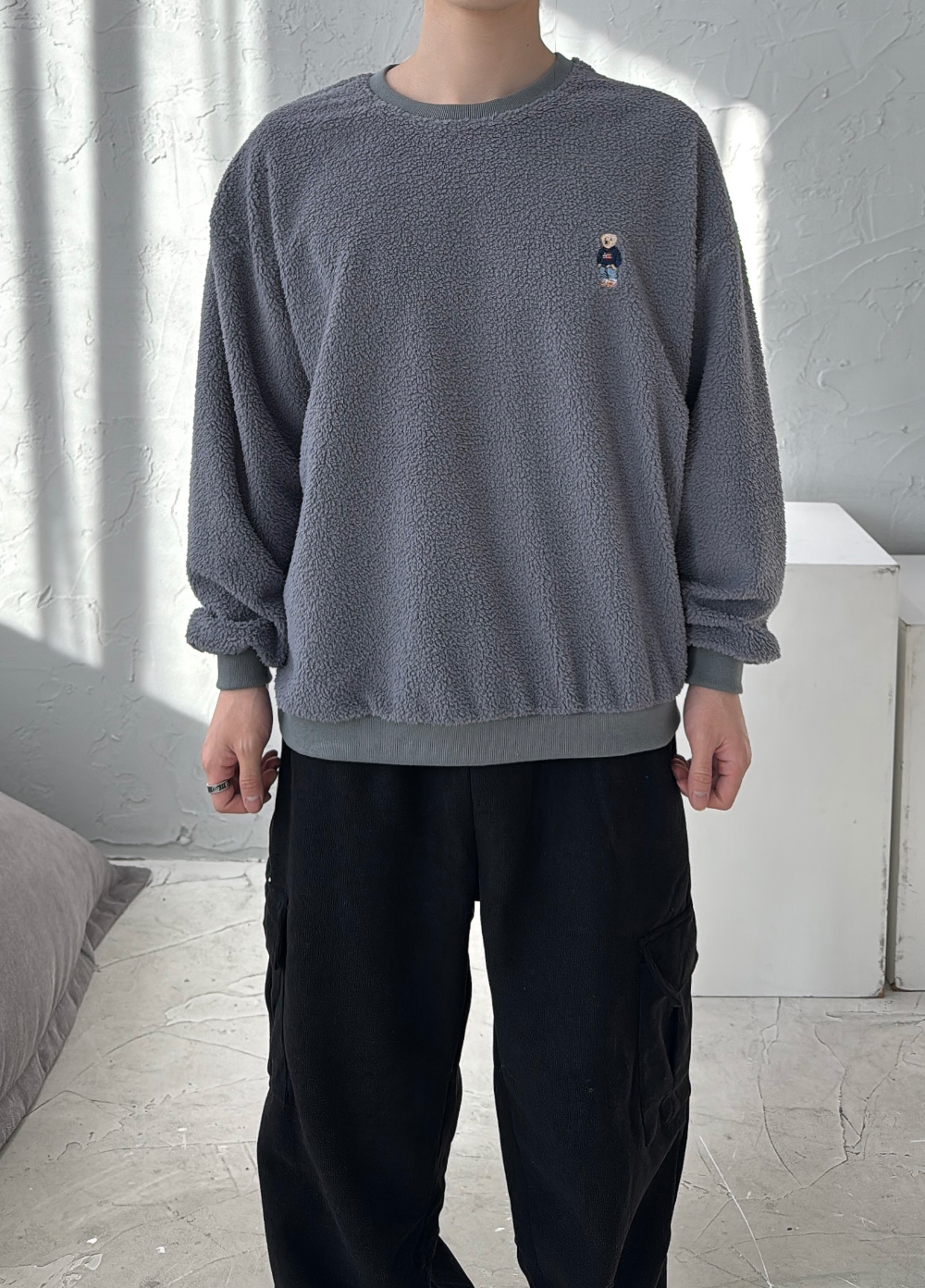 긴팔 티셔츠 모델 착용 이미지-S37L47