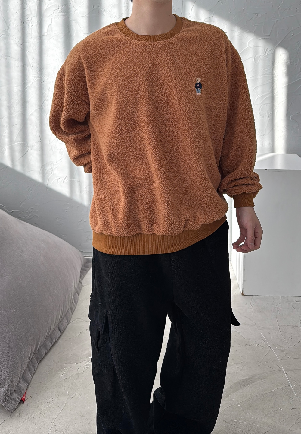 긴팔 티셔츠 모델 착용 이미지-S37L55