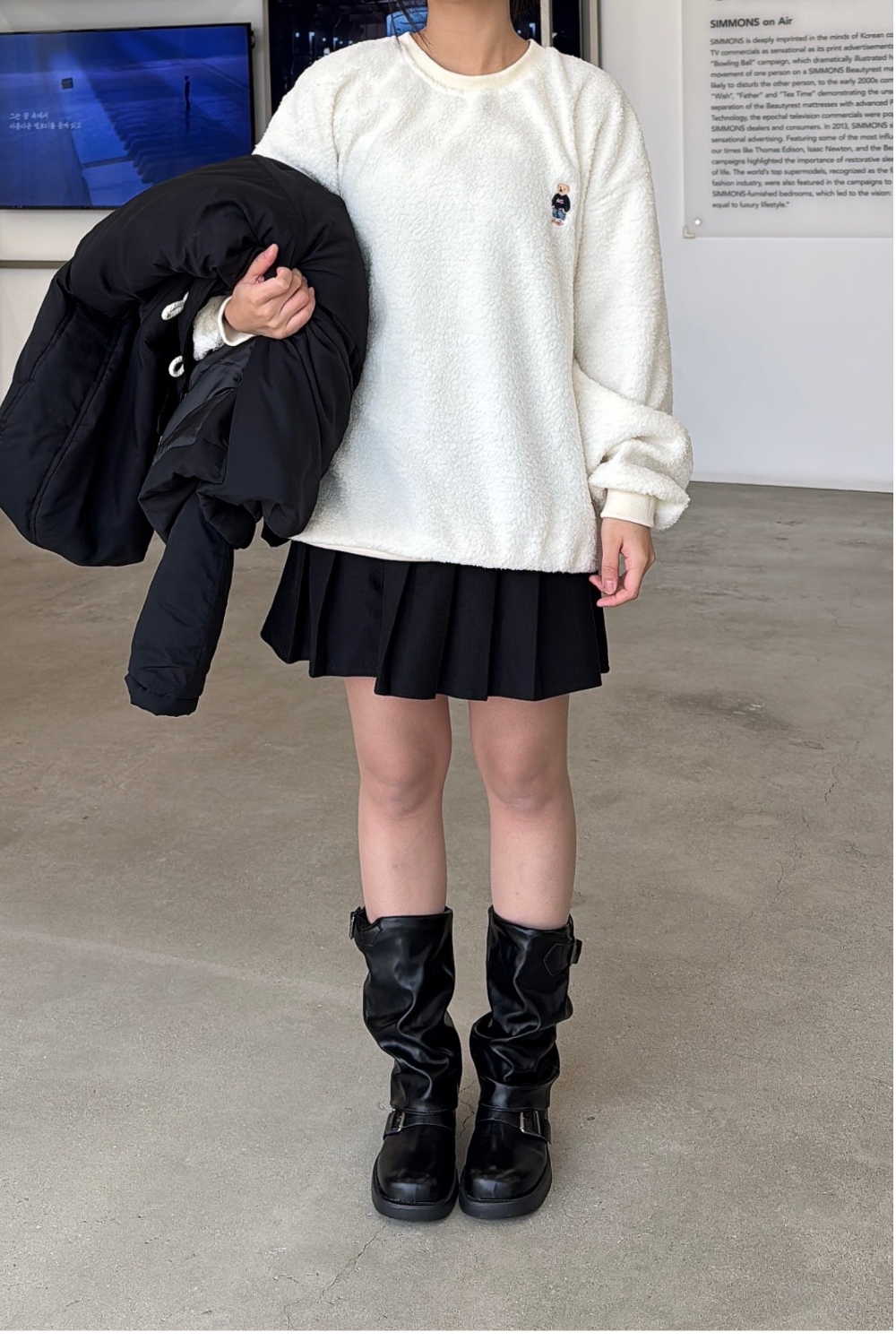 긴팔 티셔츠 모델 착용 이미지-S37L33