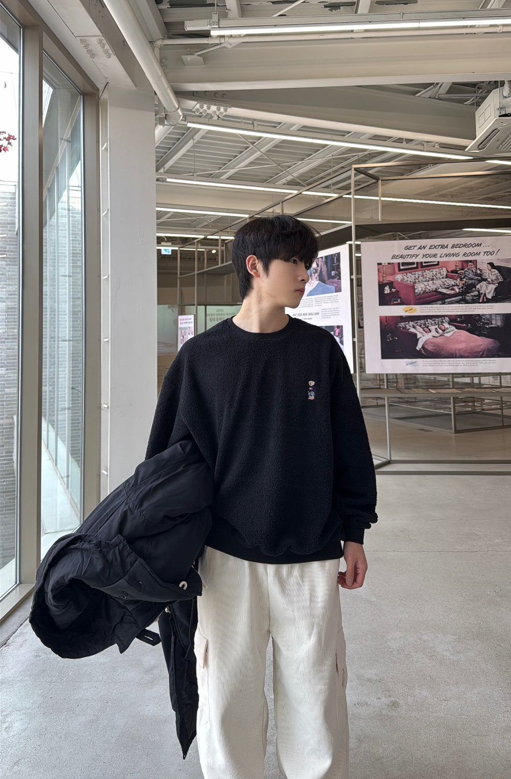 긴팔 티셔츠 모델 착용 이미지-S37L13