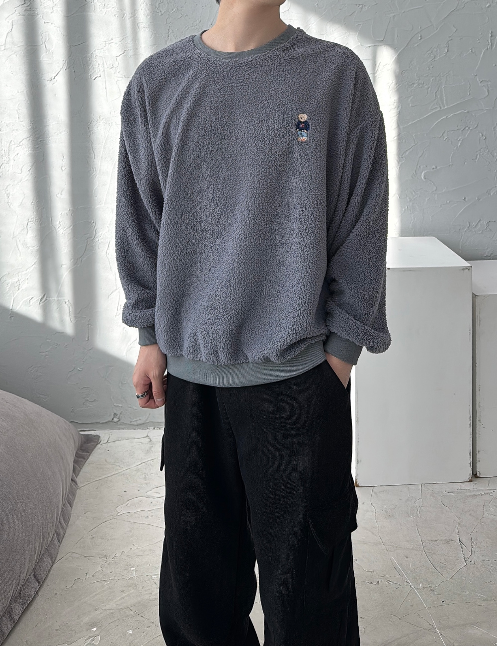 긴팔 티셔츠 모델 착용 이미지-S37L44