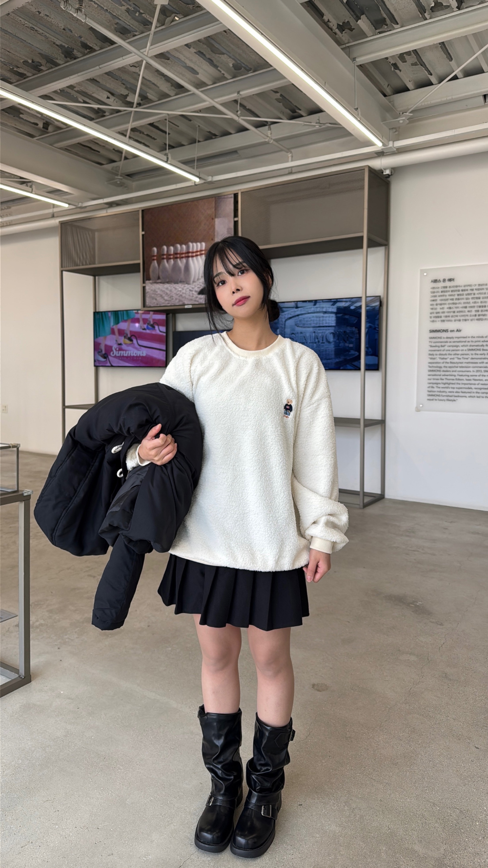 긴팔 티셔츠 모델 착용 이미지-S37L26