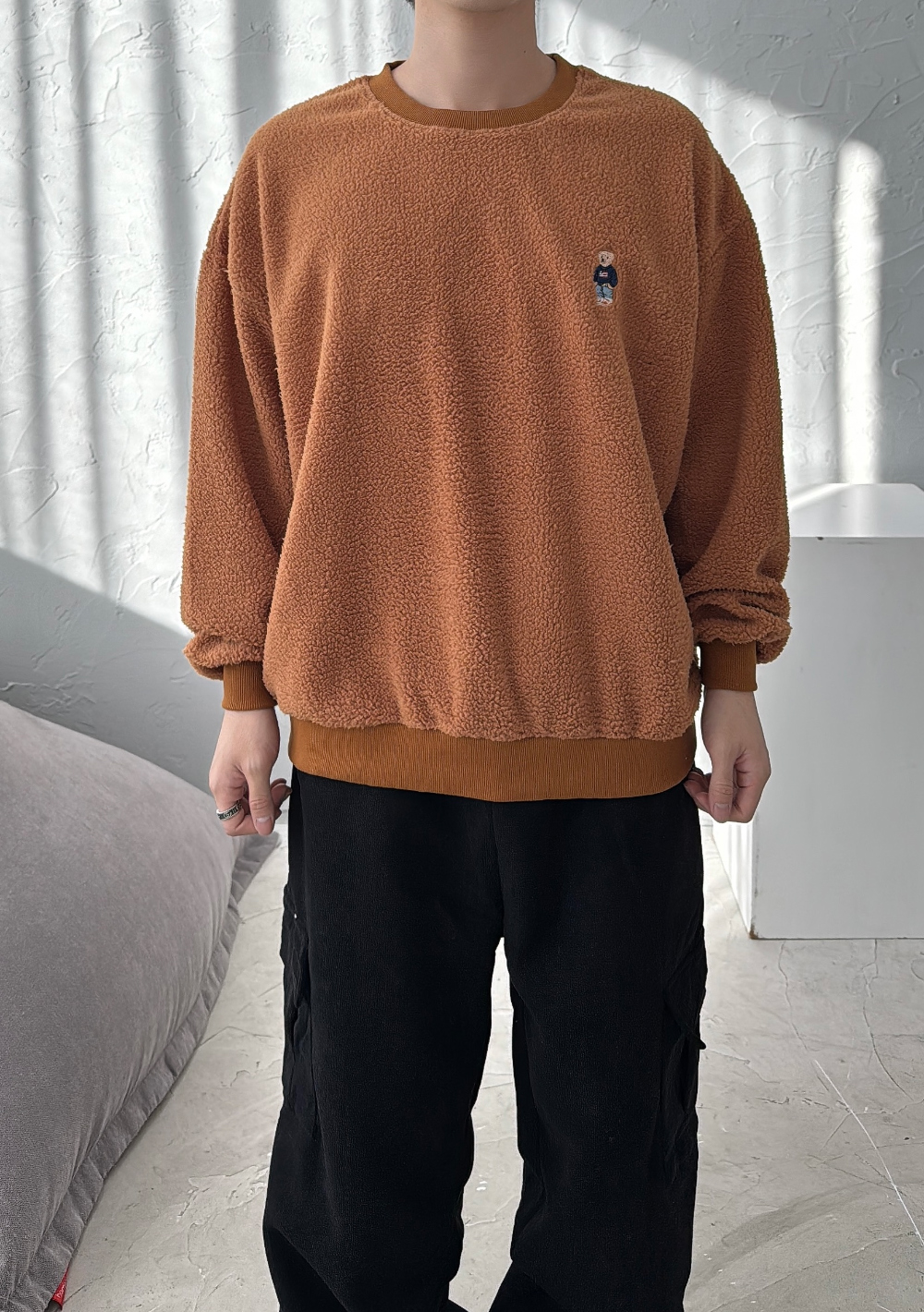 긴팔 티셔츠 모델 착용 이미지-S37L50