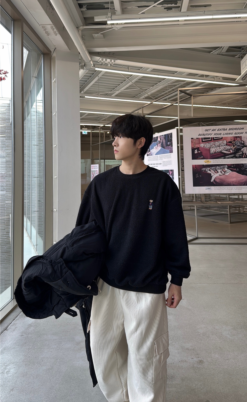 긴팔 티셔츠 모델 착용 이미지-S37L21