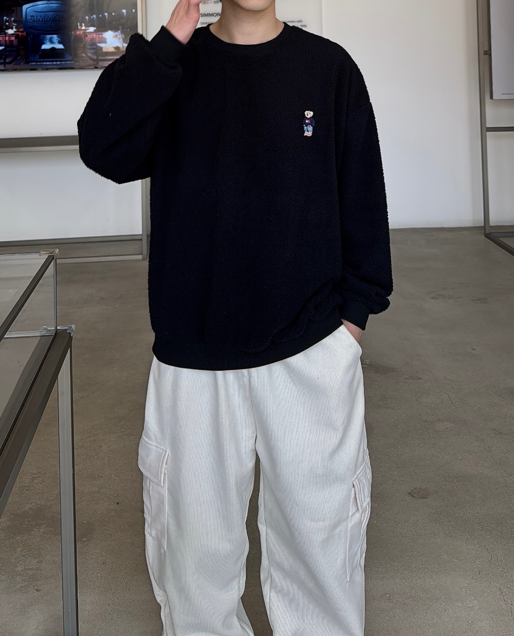 긴팔 티셔츠 모델 착용 이미지-S37L19