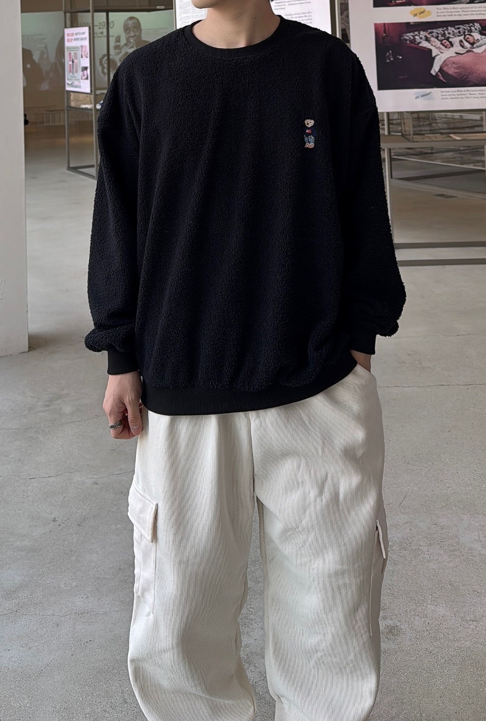 긴팔 티셔츠 모델 착용 이미지-S37L25