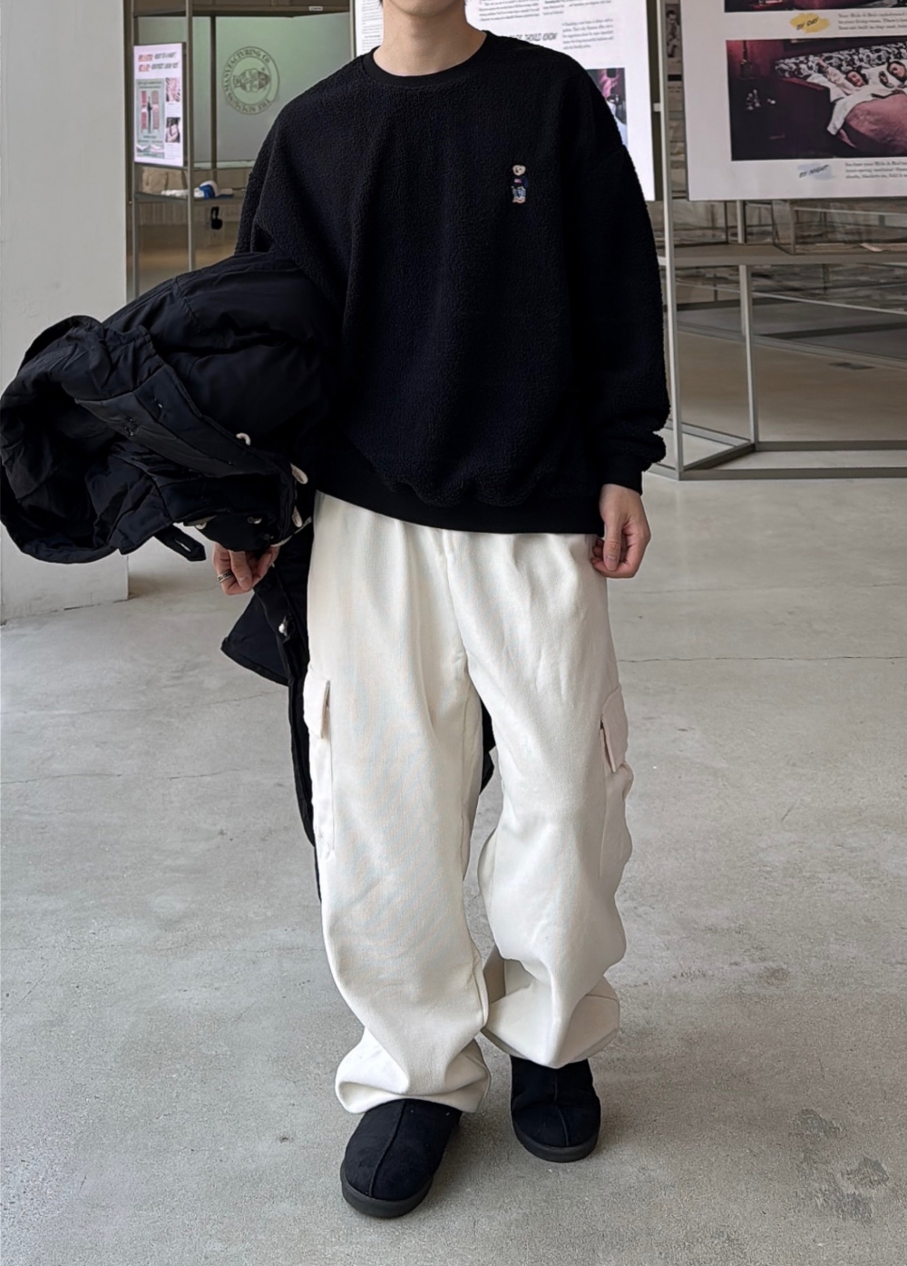 긴팔 티셔츠 모델 착용 이미지-S37L23