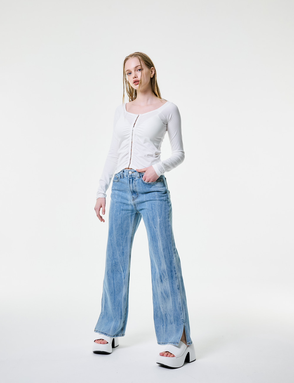 WASHED SLIT  BOOTSCUT JEANS
