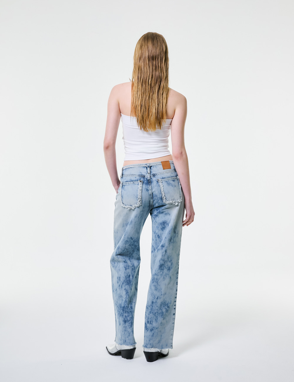 LOW RISE WASHED EFFECT JEANS