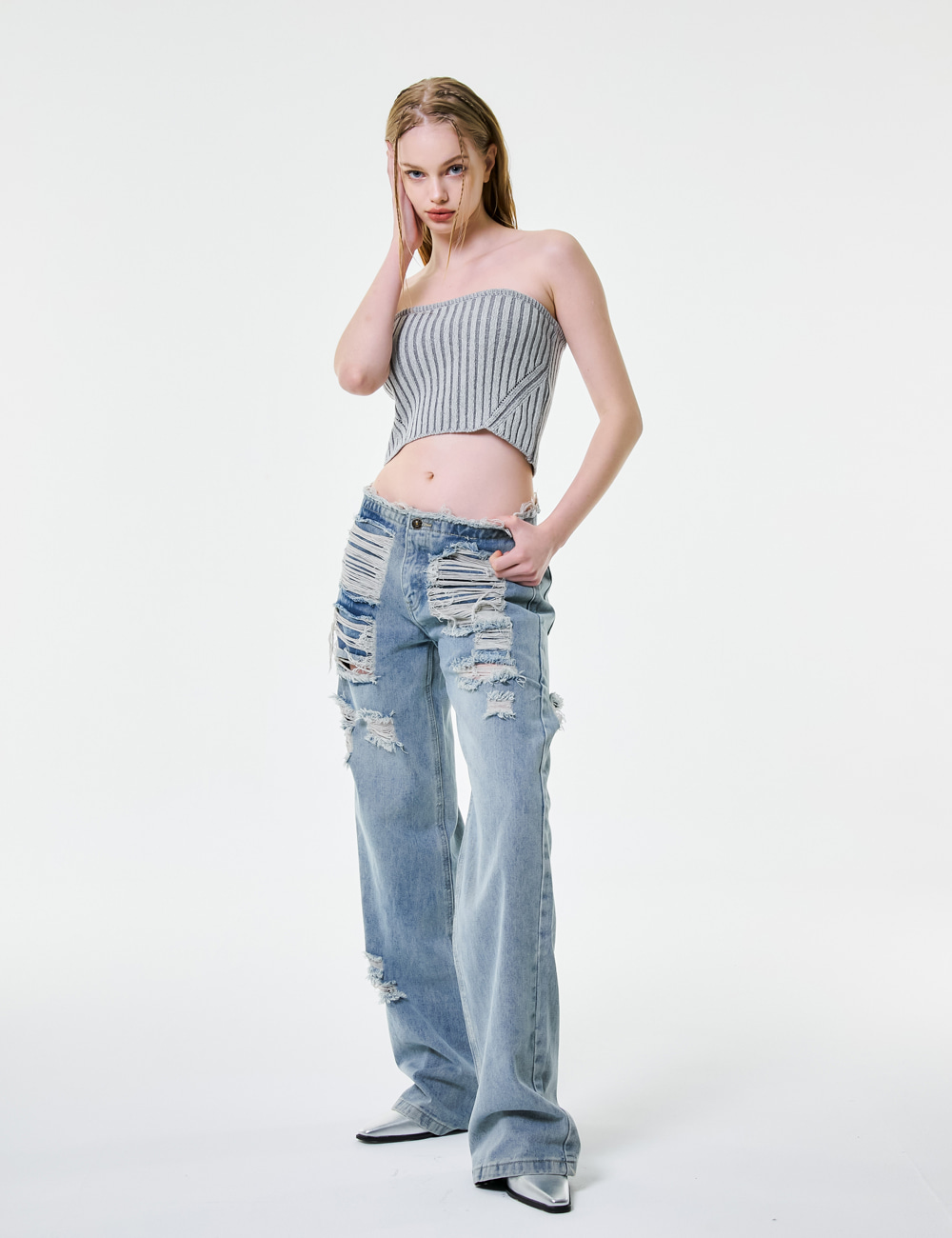 LOW RISE DISTRESSED JEANS