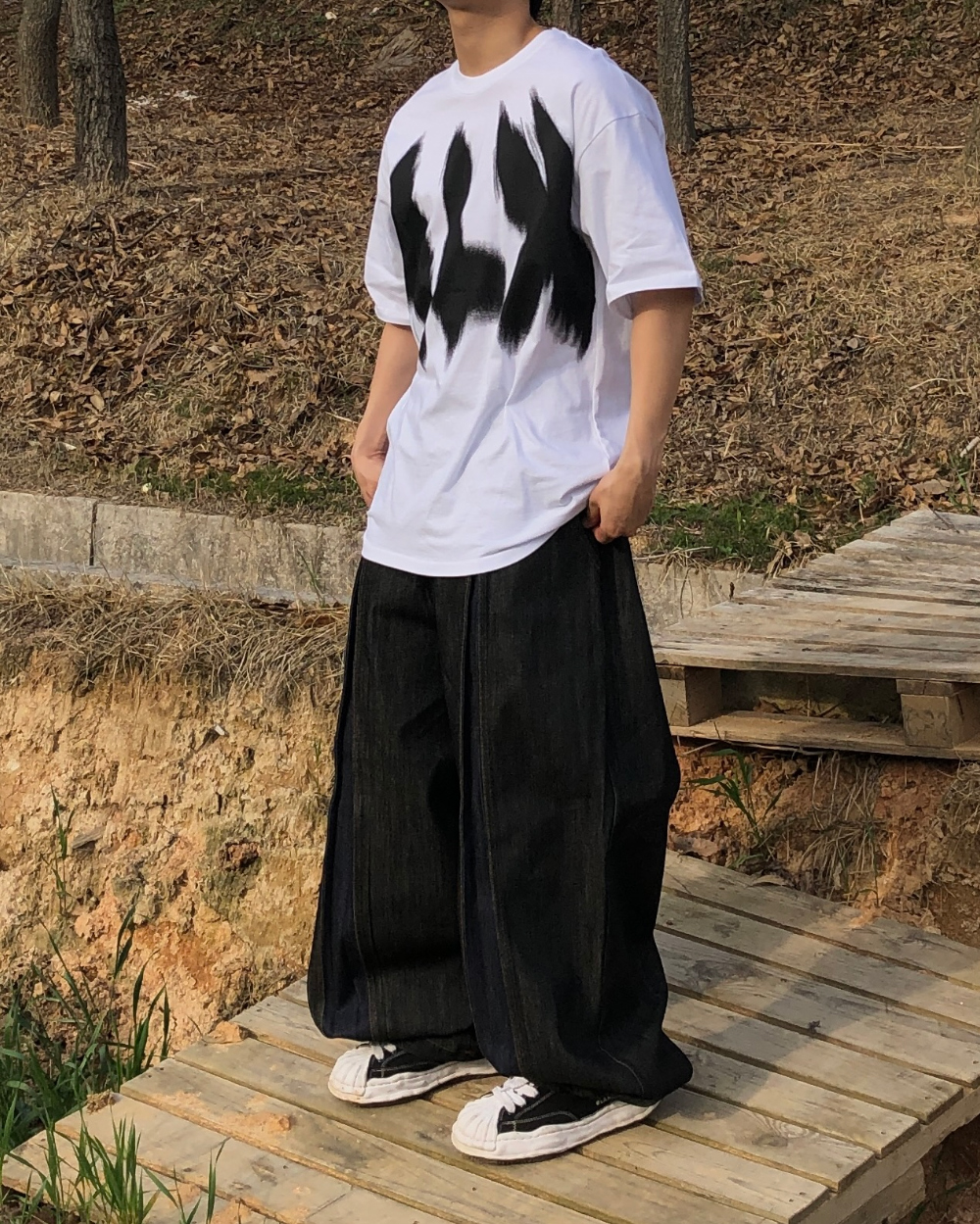 반팔 티셔츠 모델 착용 이미지-S1L27