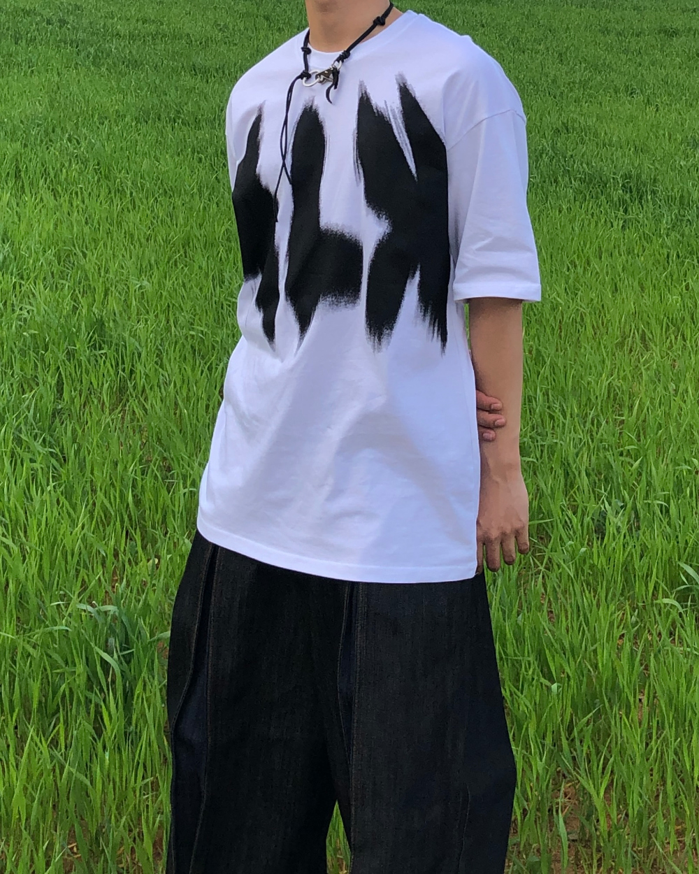 반팔 티셔츠 모델 착용 이미지-S1L20