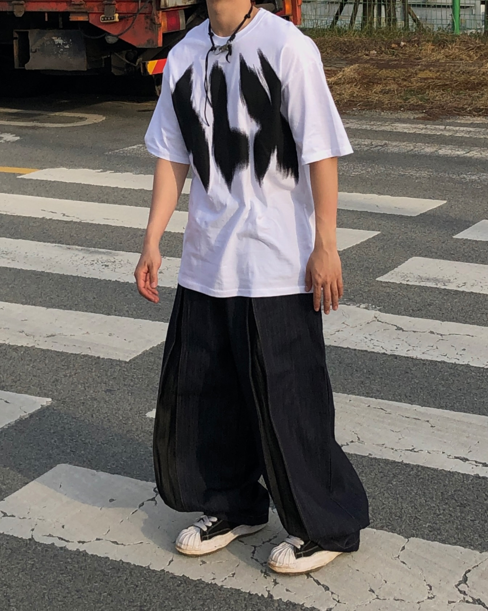 반팔 티셔츠 모델 착용 이미지-S1L29