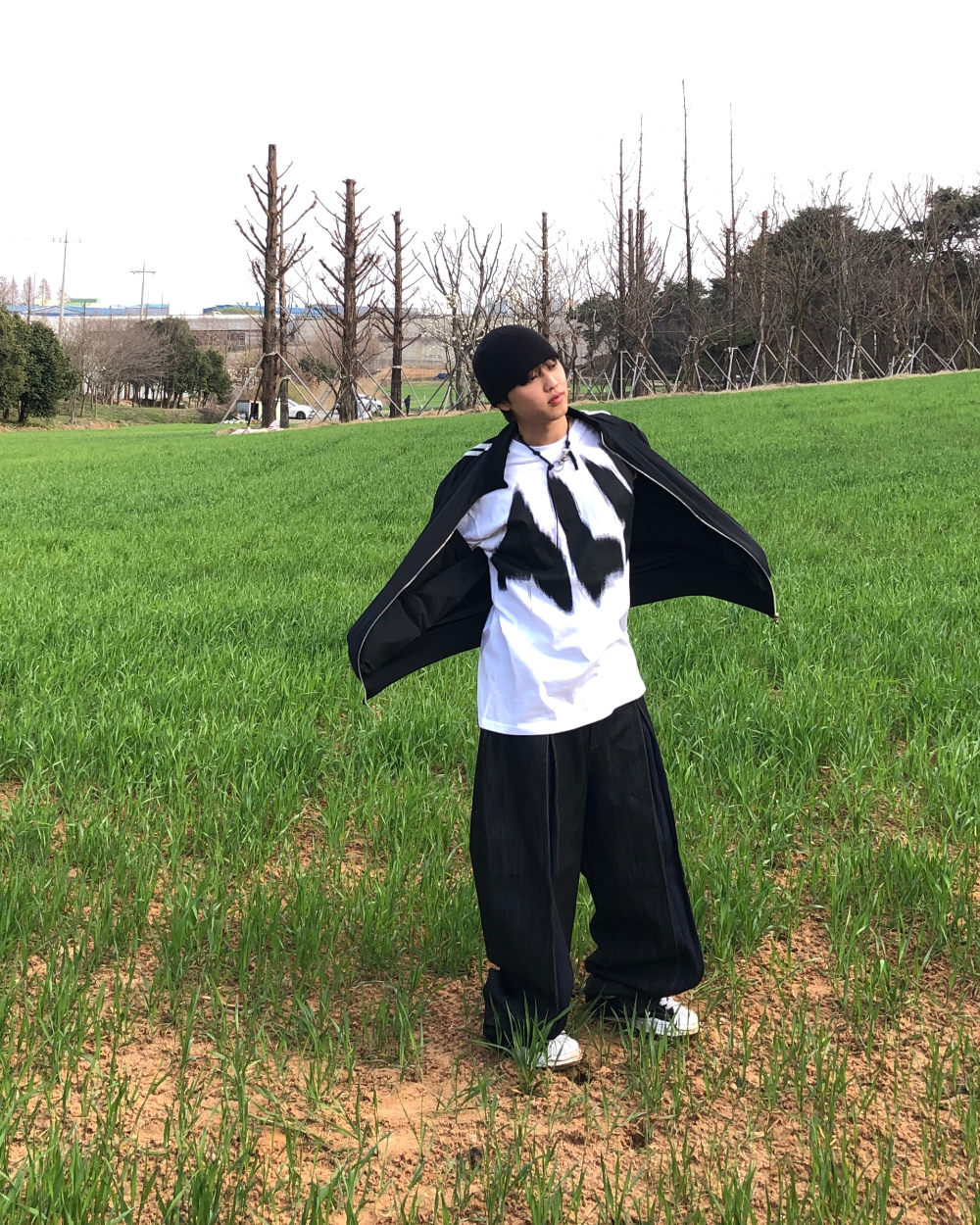 반팔 티셔츠 모델 착용 이미지-S1L23