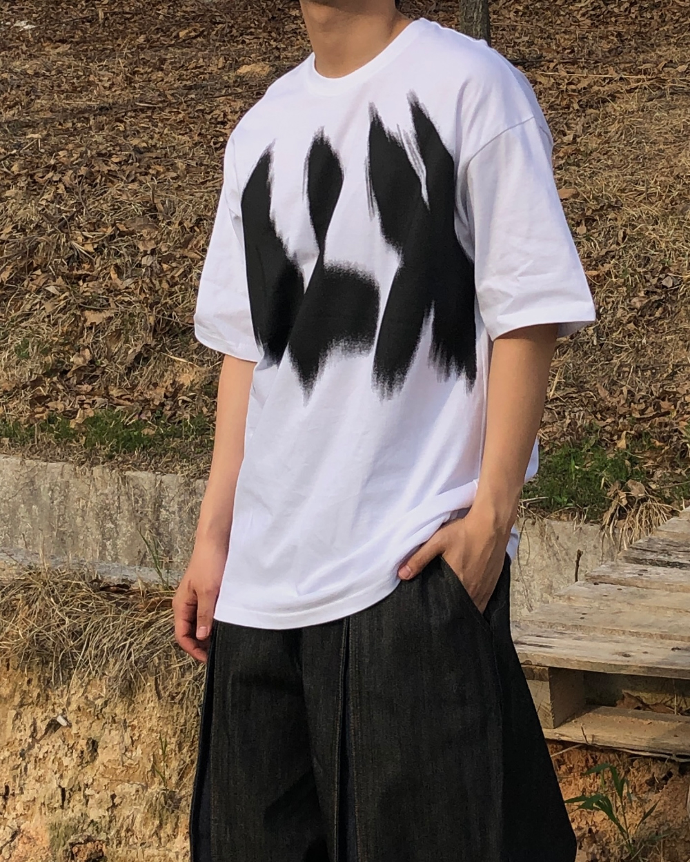 반팔 티셔츠 모델 착용 이미지-S1L15