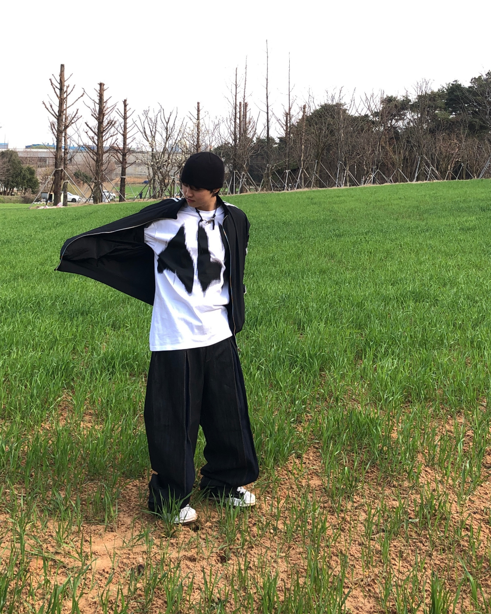 반팔 티셔츠 모델 착용 이미지-S1L25