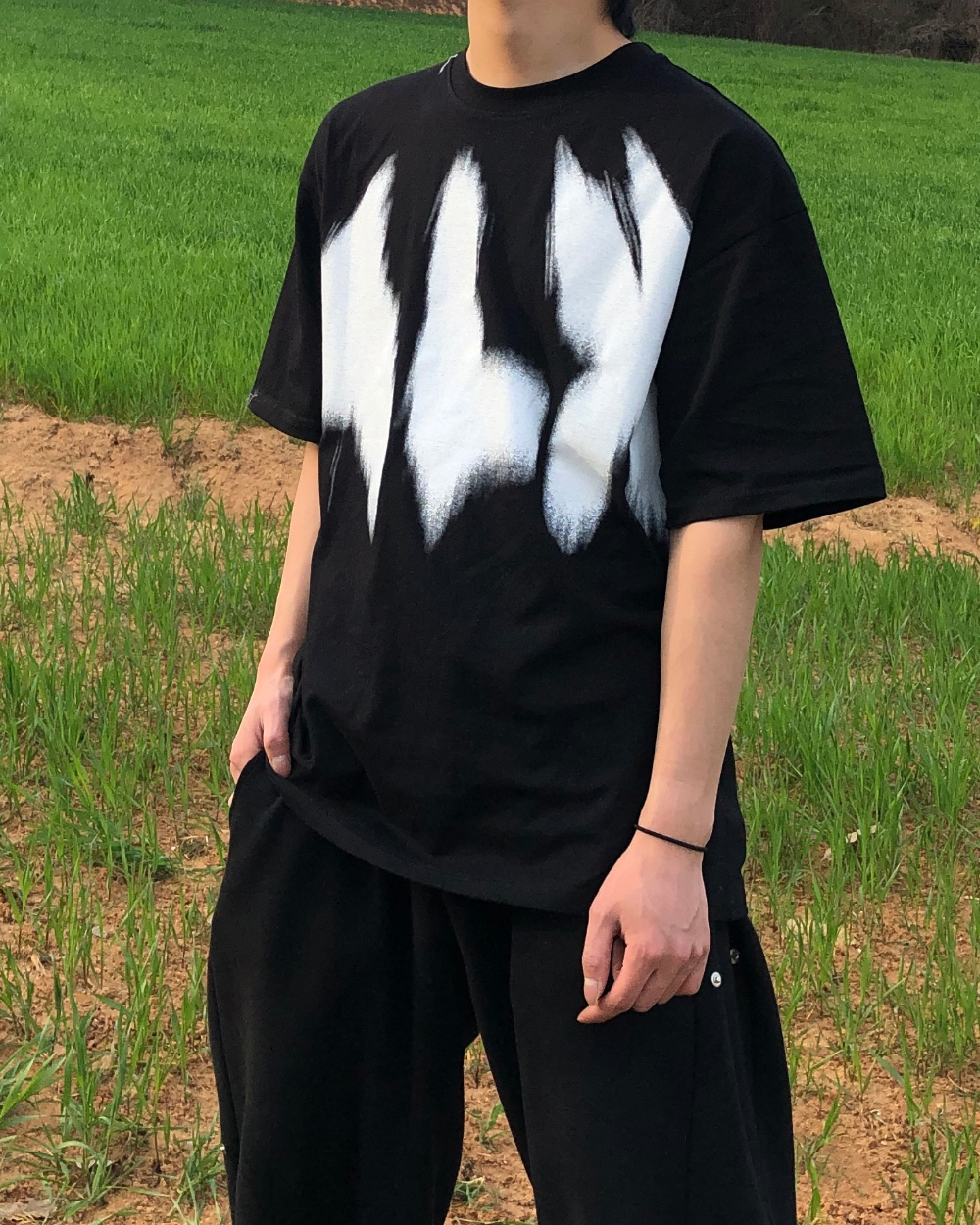 반팔 티셔츠 모델 착용 이미지-S1L43