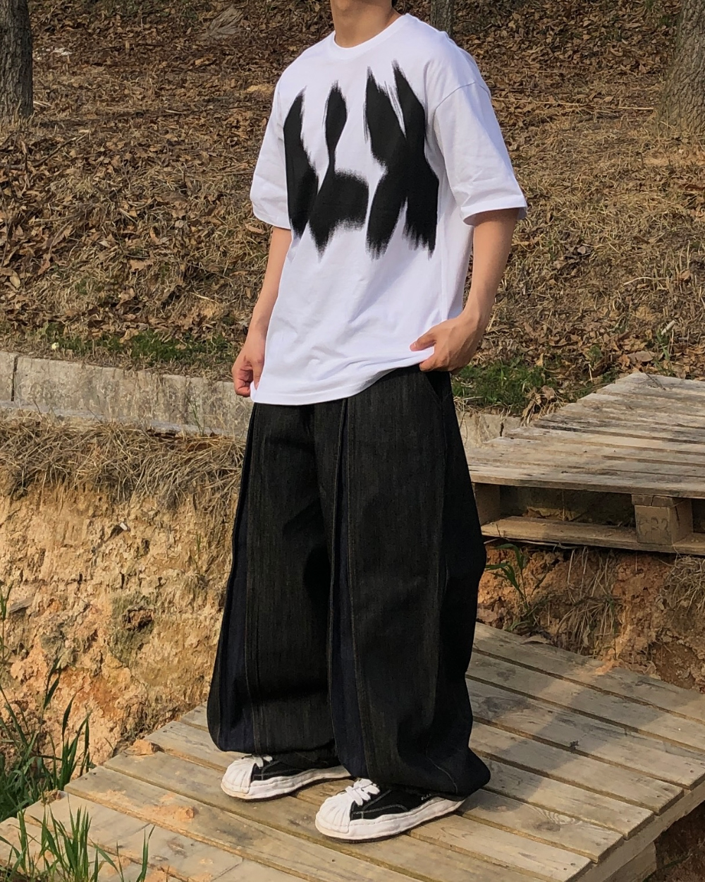 반팔 티셔츠 모델 착용 이미지-S1L17