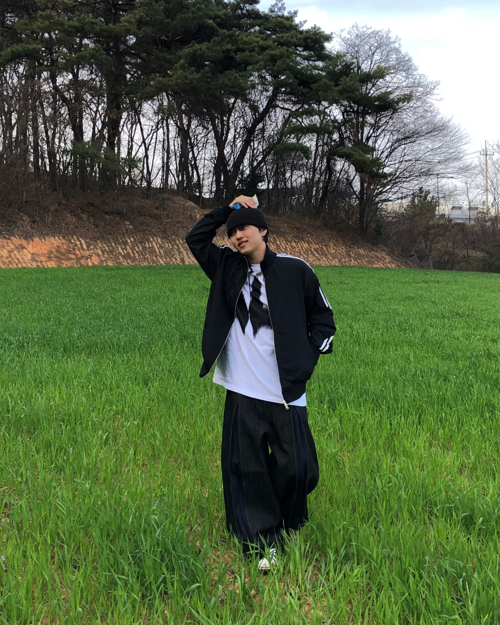 반팔 티셔츠 모델 착용 이미지-S1L22