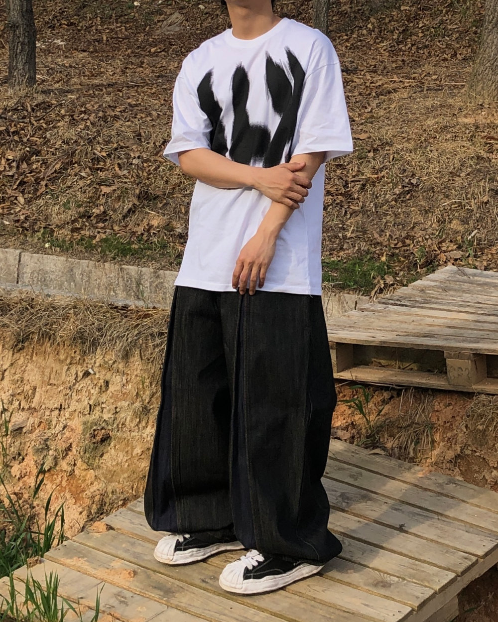 반팔 티셔츠 모델 착용 이미지-S1L40