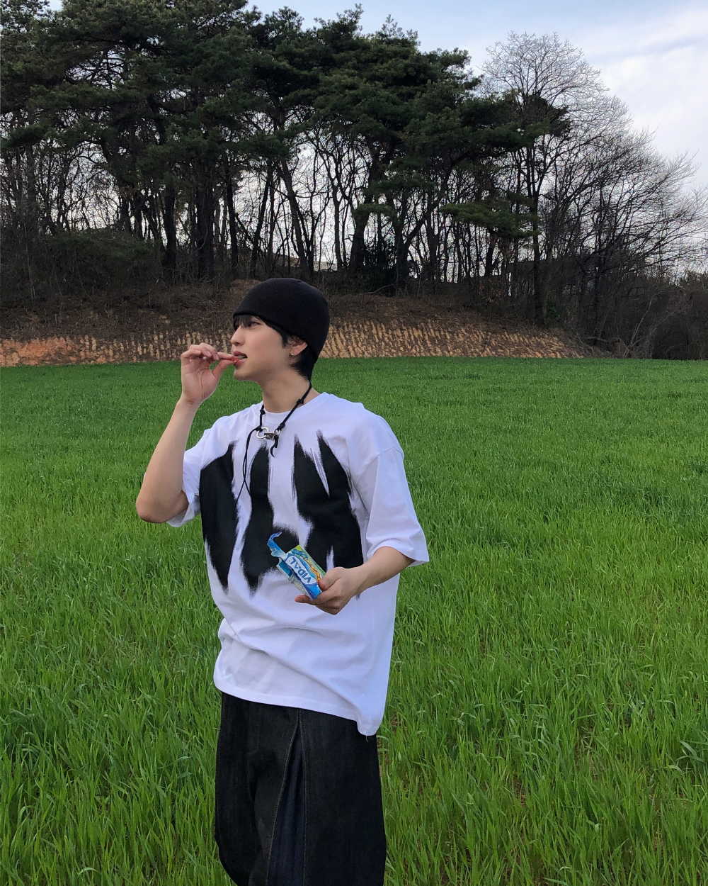 반팔 티셔츠 모델 착용 이미지-S1L18