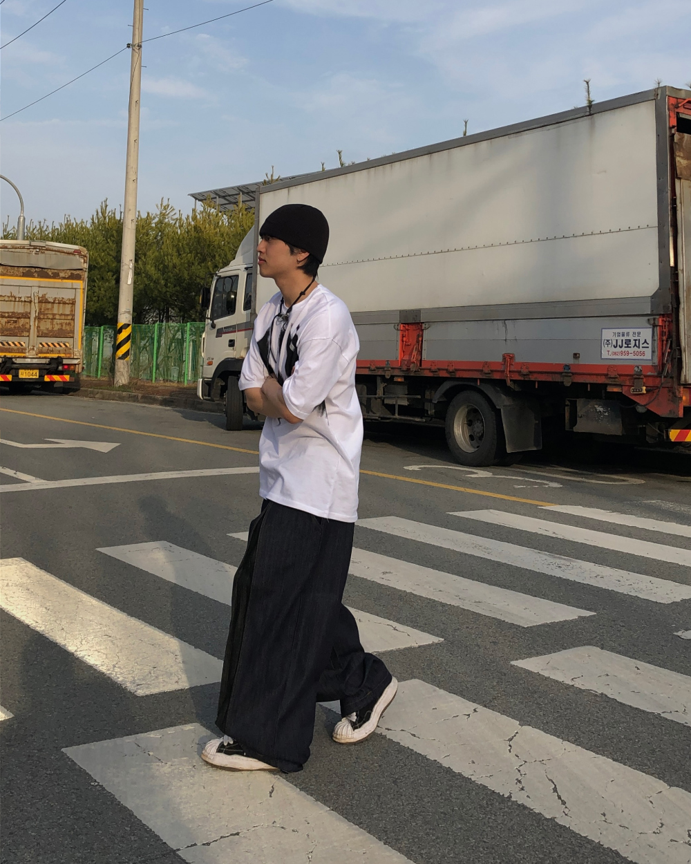 반팔 티셔츠 모델 착용 이미지-S1L34