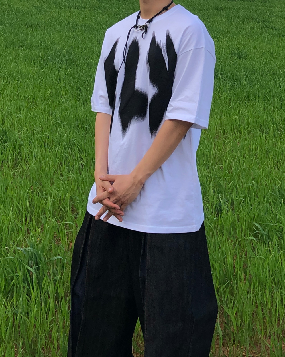 반팔 티셔츠 모델 착용 이미지-S1L28