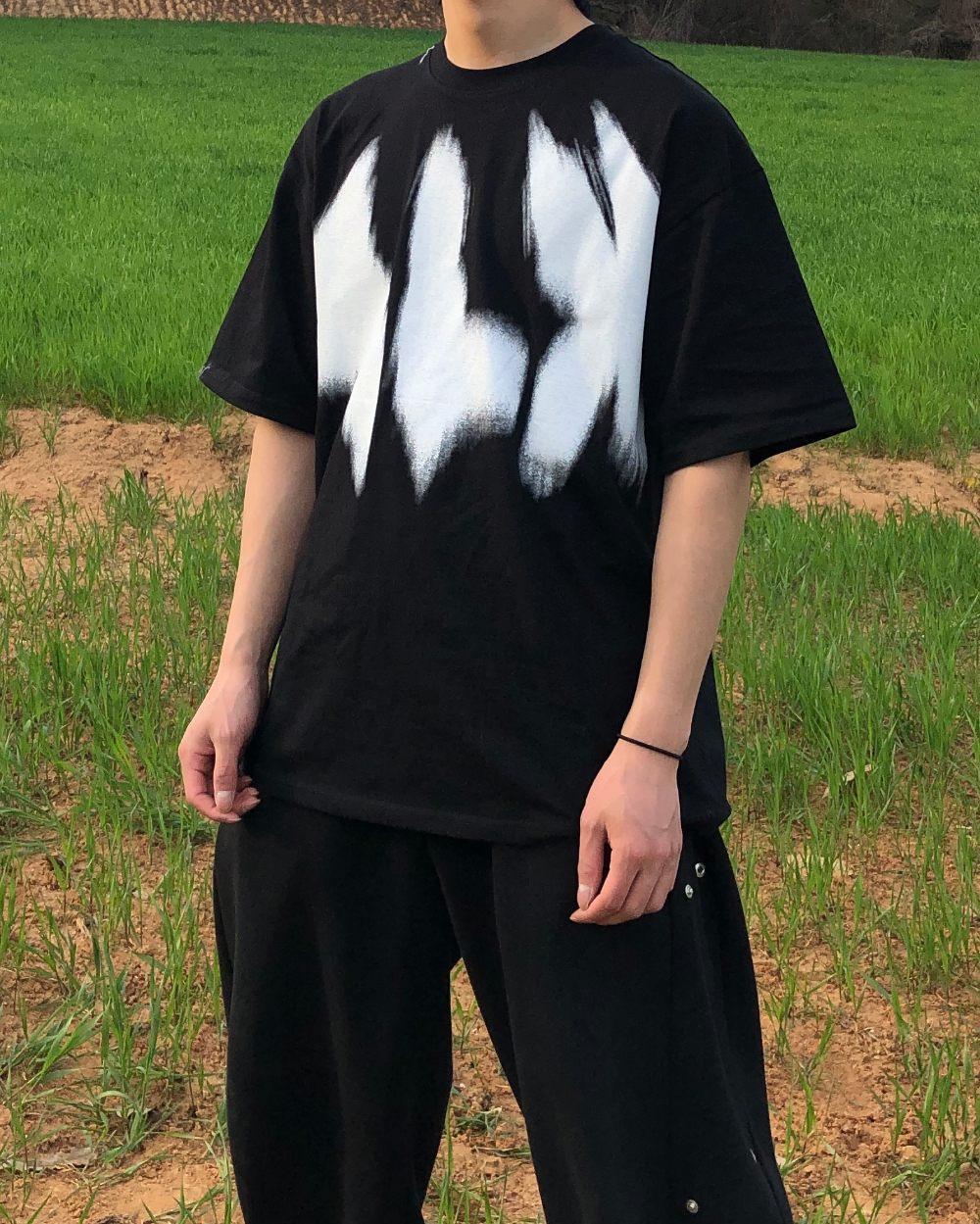 반팔 티셔츠 모델 착용 이미지-S1L42