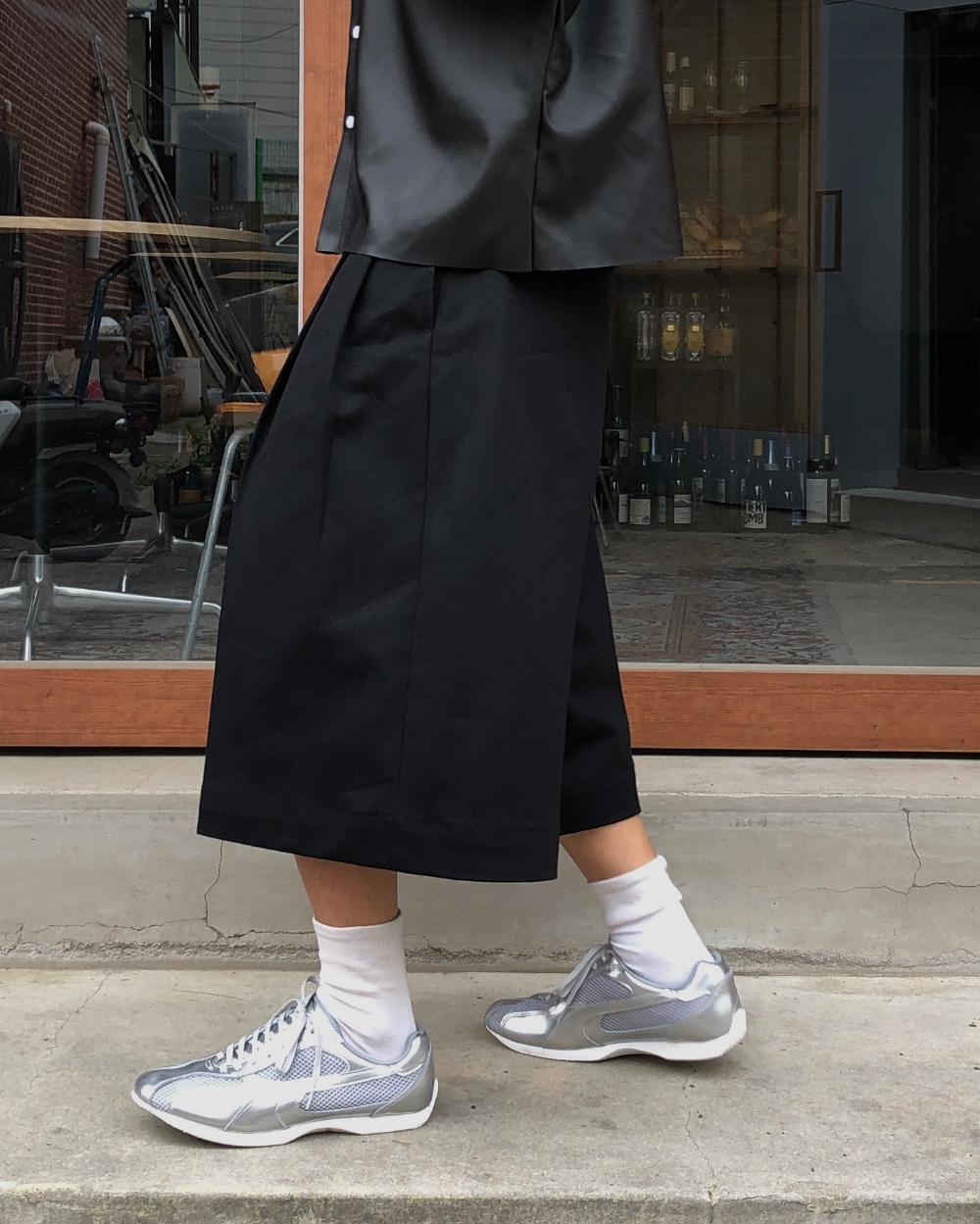 바지 모델 착용 이미지-S1L32