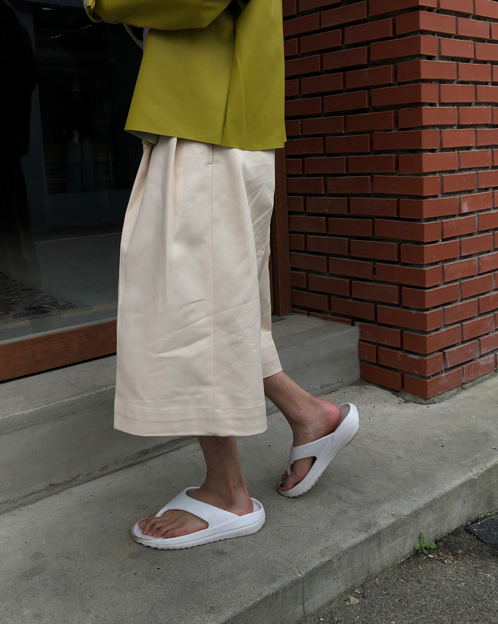 바지 모델 착용 이미지-S1L47