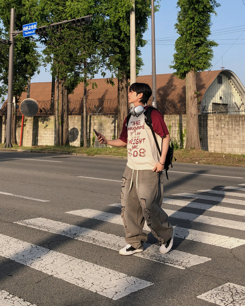 반팔 티셔츠 모델 착용 이미지-S1L23