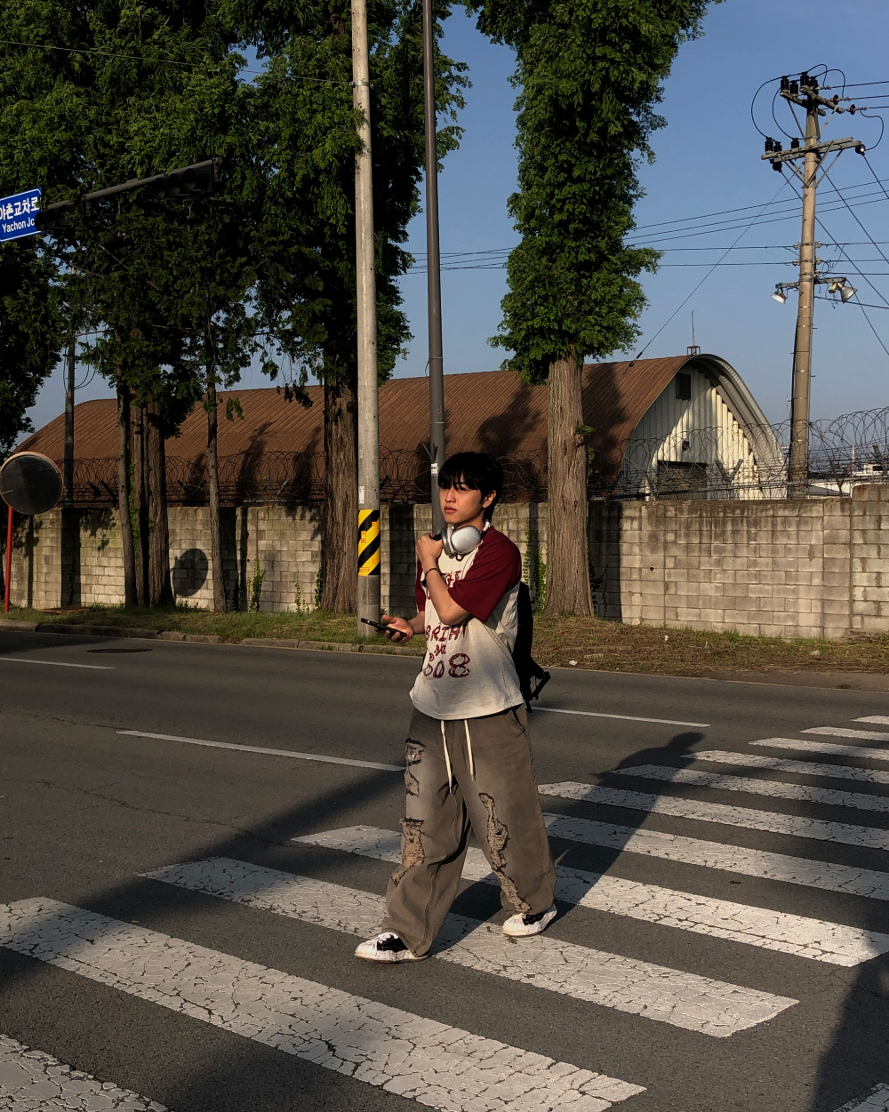 반팔 티셔츠 모델 착용 이미지-S1L40