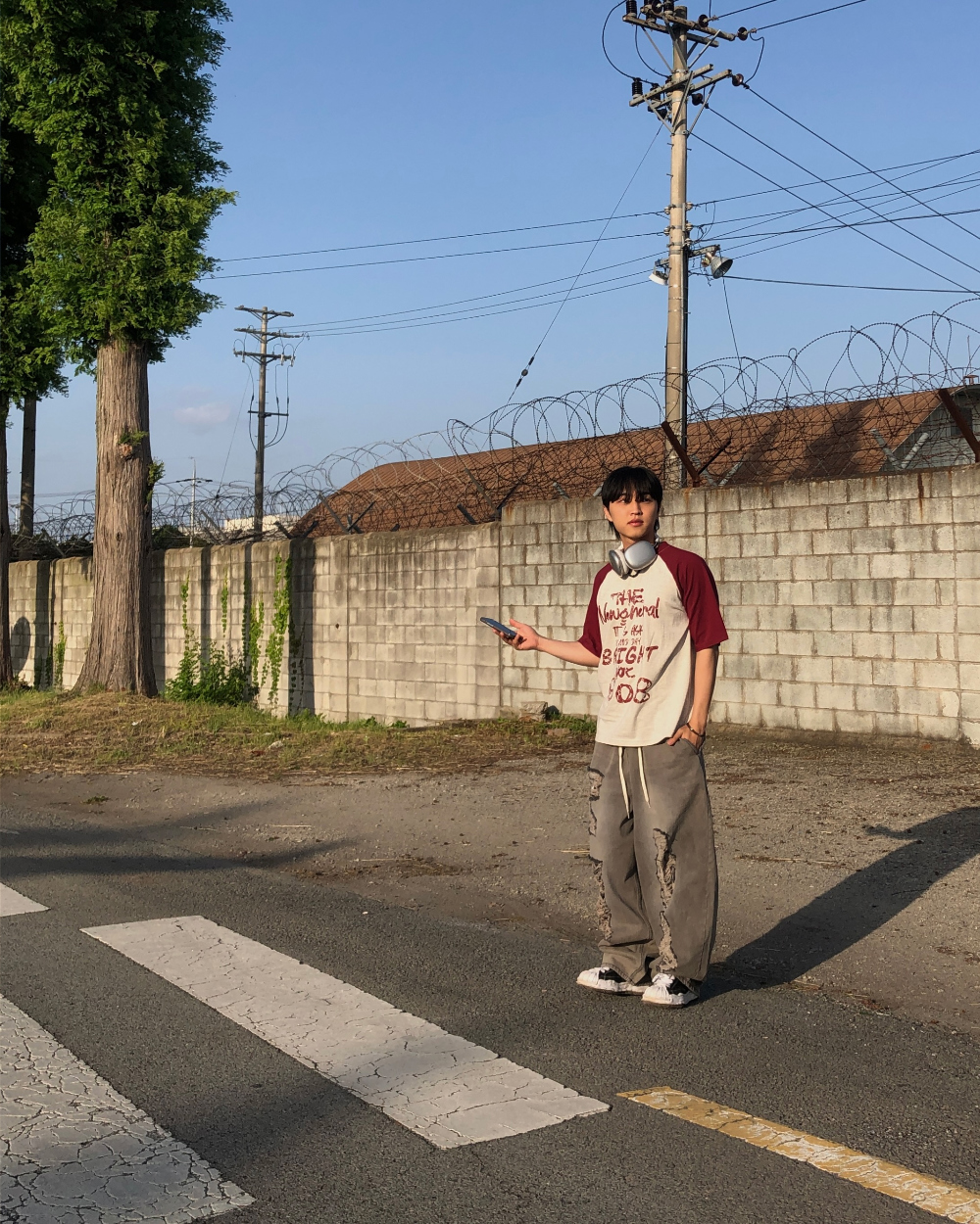 반팔 티셔츠 모델 착용 이미지-S1L37